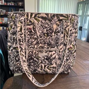 RARE Vera Bradley Performance Twill Vera Tote ~ Banquet Bouquet